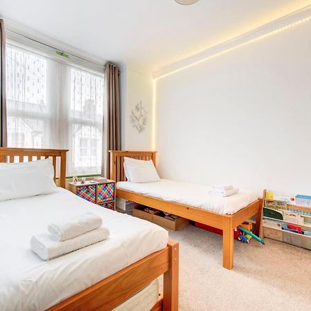 Guestready - Tranquility Near Shepherd'S Bush Londra Esterno foto